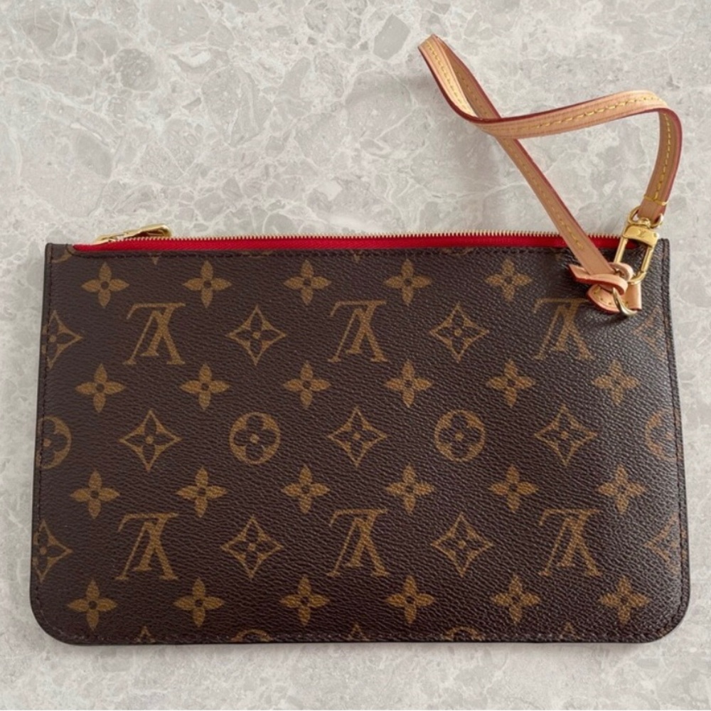 Authentic Louis Vuitton Neverfull MM pouchette MINT Condition.